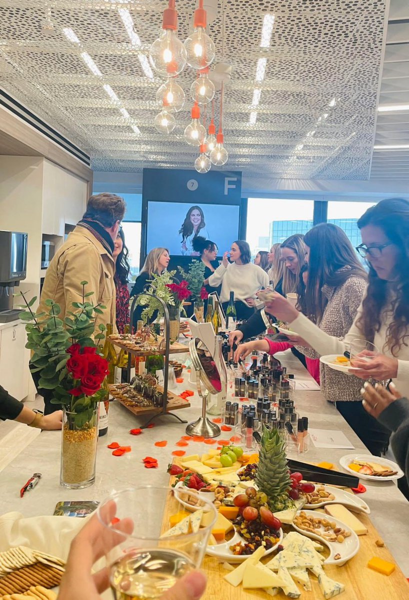 Because today we finished a casual meeting with clients and after that we had a meal together at the office, it's really nice to be able to celebrate together today.