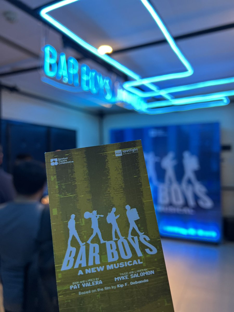 As what @reagamalinda91 says, one cannot survive lawschool if you're all alone, you gotta be with your lawschool friends, so is medschool, glad to be watching this with my medschool buddies. Congrats, @barefootcollab! 🫶🏼 #BarBoysTheMusical