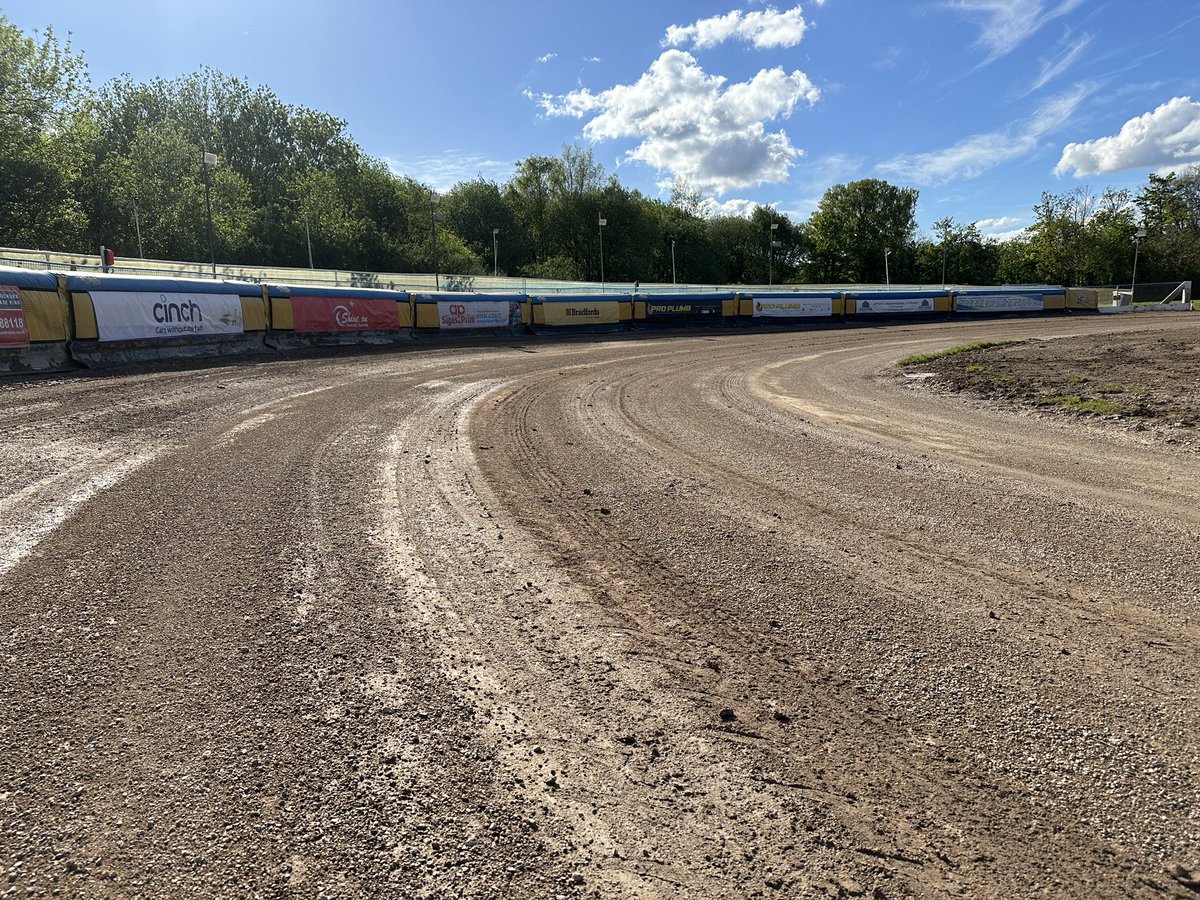 Sunshine speedway on BSN tonight as @PlymouthGladia1 face @OxfordSpeedway in their first BSN Series home fixture of the year. Just 2 points in it after the first leg, we are live from 6:30, tapes up at 7pm watch.britishspeedway.co.uk