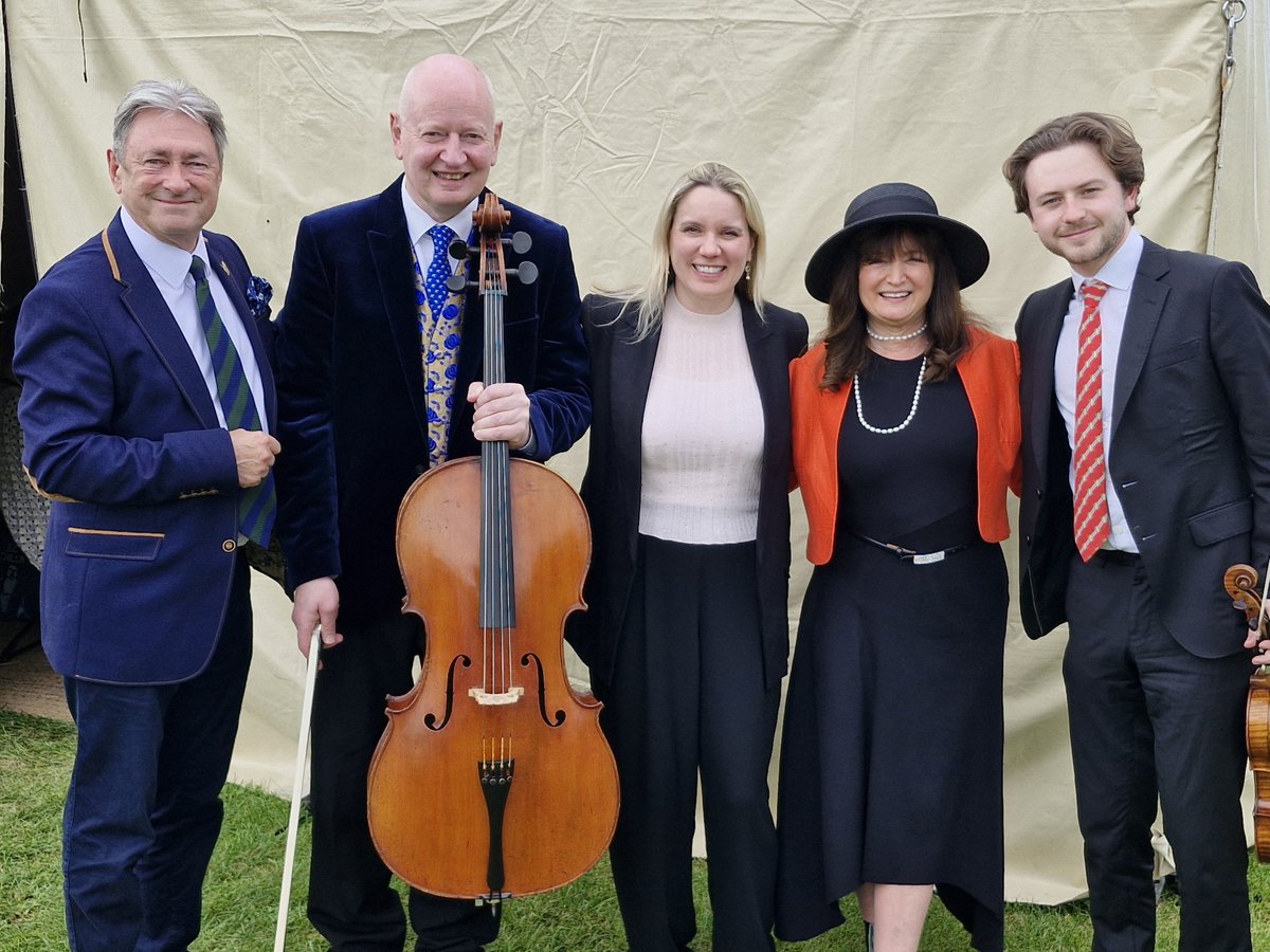 Day 3 of @windsorhorse - such a wonderful atmosphere. Thank you Team Performance Hub :) Alan Titchmarsh, @cellistpearson @GraceLSDavidson #SamuelStaples 👏🎻