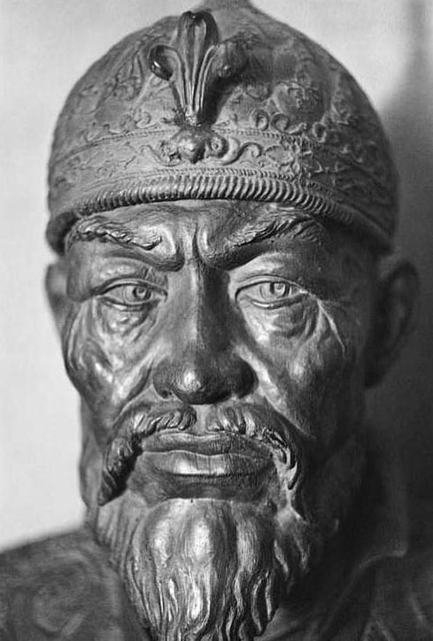 1941 senesinde Emir Timur'un mezarını açıp iskeletini inceleyen Sovyet antropolog Gerasimov'un bulguları esas alınarak yapılan en gerçekçi Timur büstü.