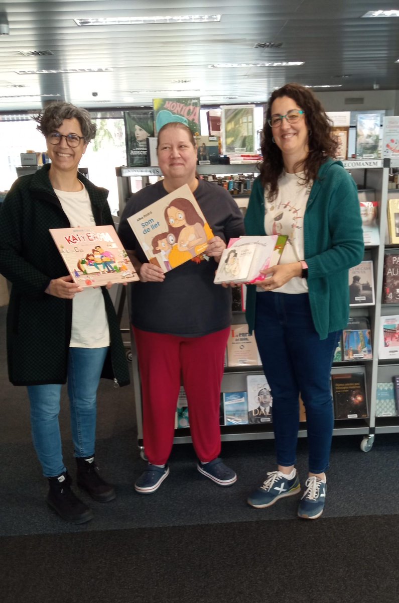 Donació d'alguns contes on està representada la lactància materna a la <a href="/BiblioFigueres/">Biblioteca de Figueres</a> .
Perquè que la mainada vegi alletar i mamar als contes, també ajuda a normalitzar la lactància materna.