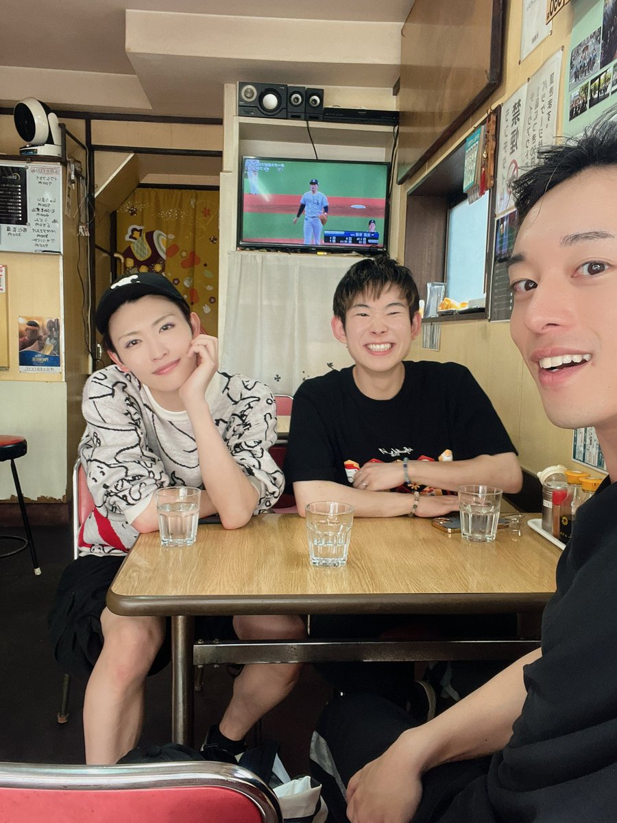 atsuki_mashiko's tweet photo. 焼きそばパン（マチソワ間）に友達とラーメン　#千と千尋の神隠し https://t.co/Cd5bOVLzKQ