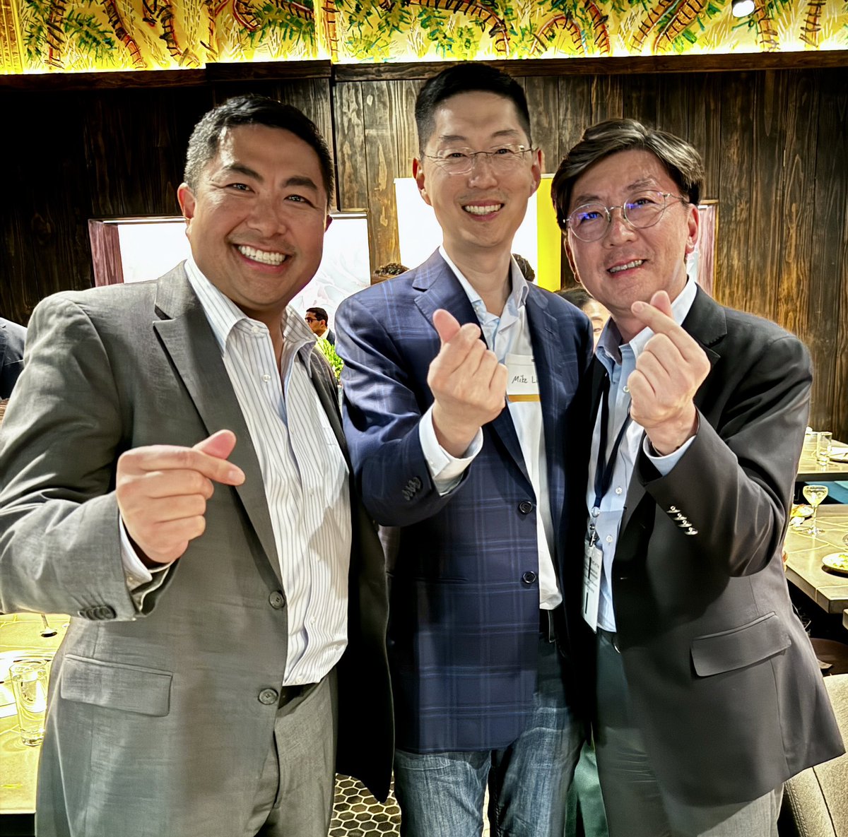 Thankful for our Korean neurosurgery family @MichaelLimMD @StanfordNsurg #AANS2024 #whatmatters2me @AANSNeuro @IsaacYangMD @UCLAHealth @UCLANsgy @HarborUCLA @HarborUCLASurg #skullbase