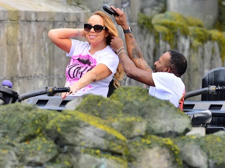 That's not even Mariah's assistant. That's Dior Sovoa, her hairstylist. She brought her own hairstylist on a rollercoaster ride which is something only Mariah would do. 😭😭😭