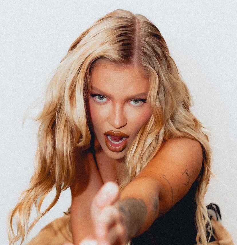 UpdateCharts tweet media