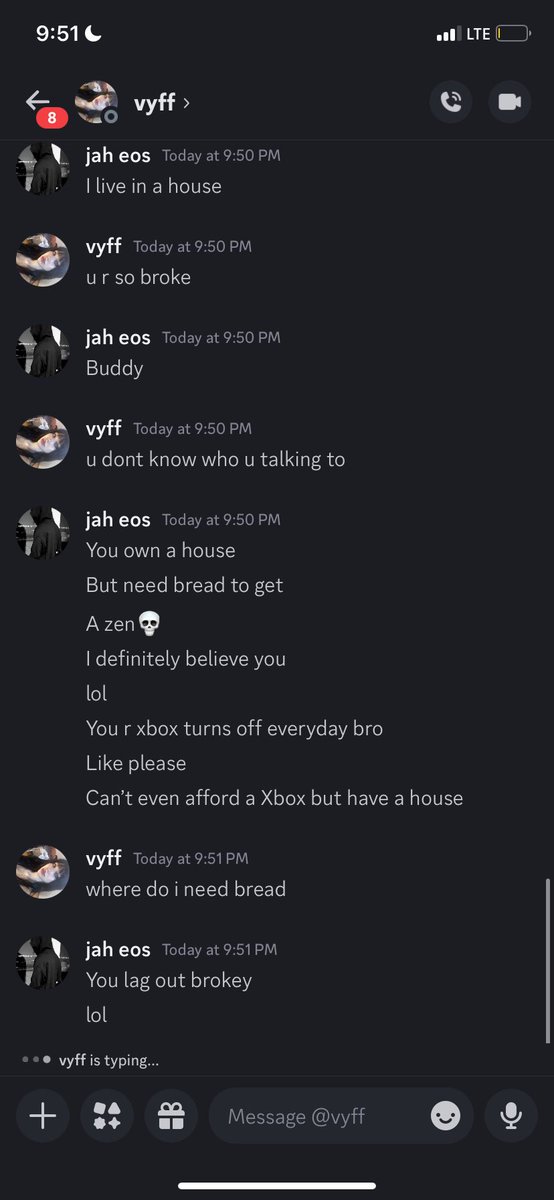 Bro Xbox turns off everytime his mom turns on the electric stove and wanna argue with me get a Xbox nigga 😭😭