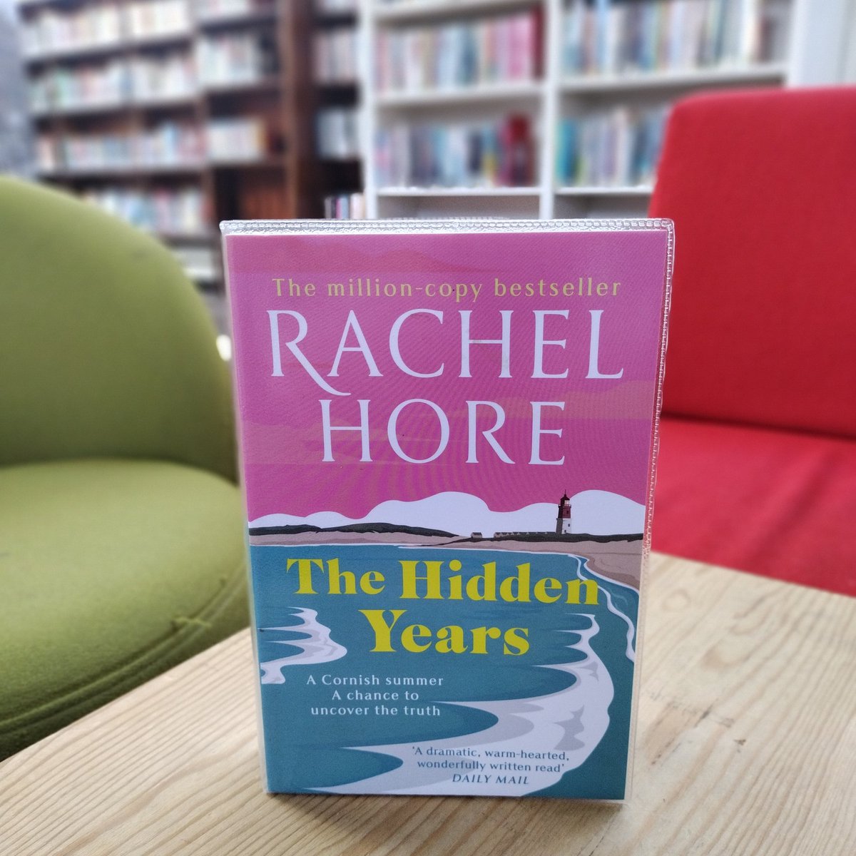Fantastic volunteer shift at <a href="/hanwell_library/">Hanwell Community Library</a> this morning. I always get a thrill when a <a href="/TeamBATC/">BooksAndTheCity</a> novel passes through our doors, and today was the turn of <a href="/jennyfromthewr1/">jennyfromthewritersblock</a> #TheCornishHideaway and <a href="/Rachelhore/">Rachel Hore ✍️🦮📚🌺</a> #TheHiddenYears.