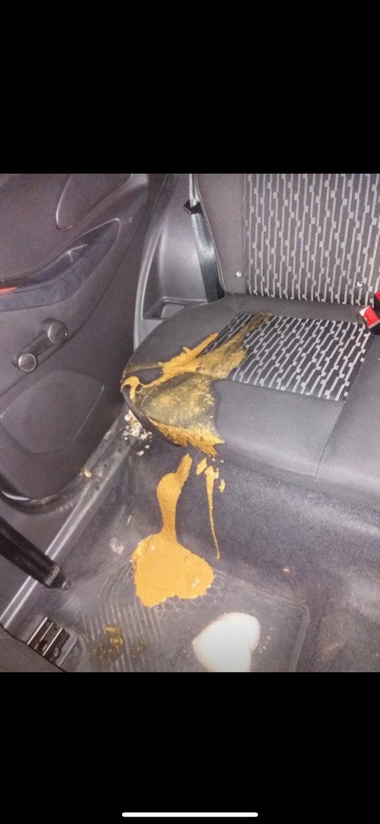 NevesKayc's tweet image. 🚨ME AJUDEM🚨

gente boa tarde, meu pai estava rodando ontem na uber e estava com esse passageiro no carro! O desgraçado  cagou no banco do meu pai, qualquer informação por favor me comunicar na DM!!!!! o nome dele é Luiz, compartilhem até achar esse cagão desgraçado 😡😡😡