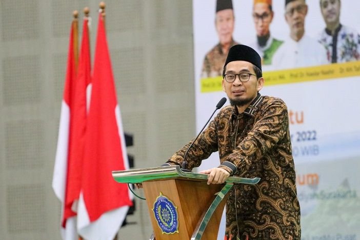 Ustadz Adi Hidayat (UAH) mendapat kecaman dan vonis “syubhat” dari beberapa pihak. Ia dianggap menyinggung bagi mereka yang meyakini bahwa musik sebagai hal yang haram.

Ketua PP Muhammadiyah menegaskan bahwa perbedaan pendapat dalam Islam adalah hal yang lumrah.

Utas ☀️