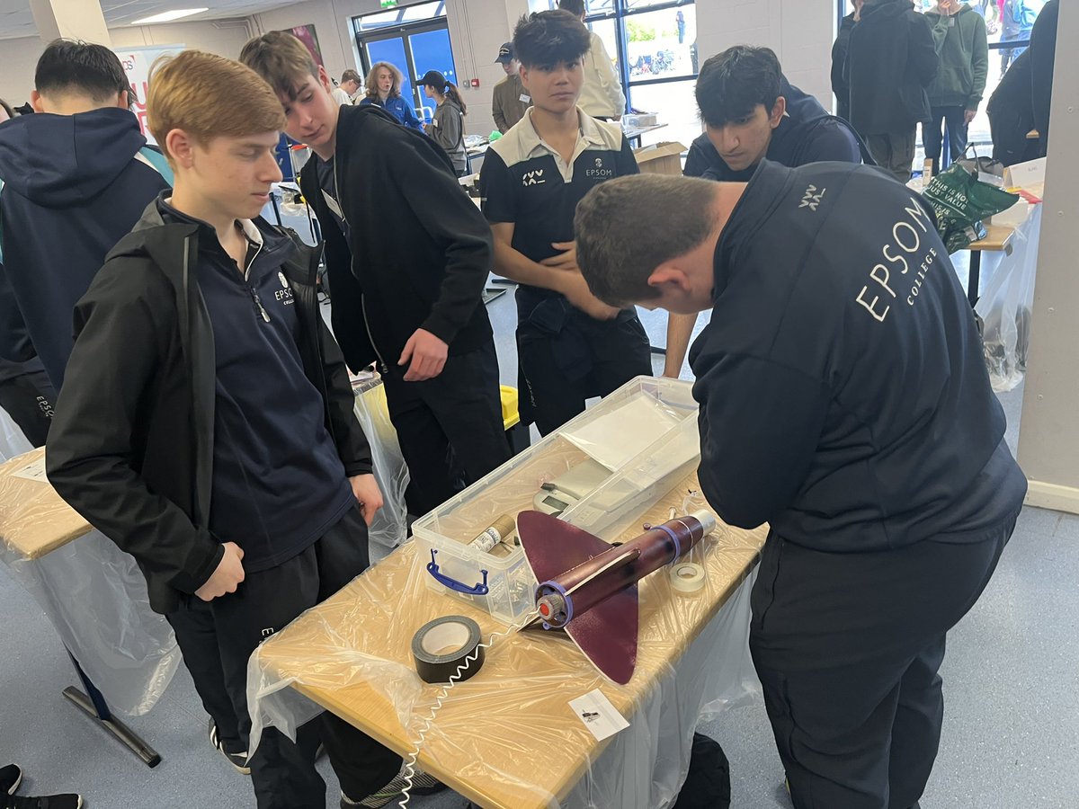 EpsomC_Science's tweet photo. The STEM rocket team at the Southwest UKROC regional qualifiers. A near perfect score of 1, after their second flight! @ADSgroupUK @Airbus https://t.co/Sazflc6tmd