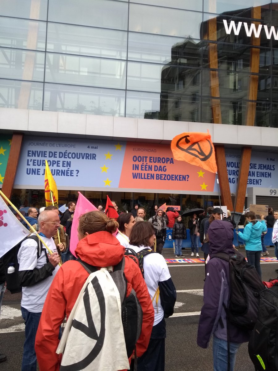 '4 mei Europa dag'
@NLRebellion is met een delegatie van honderden rebellen in Brussel voor #StopFossieleSubsidies