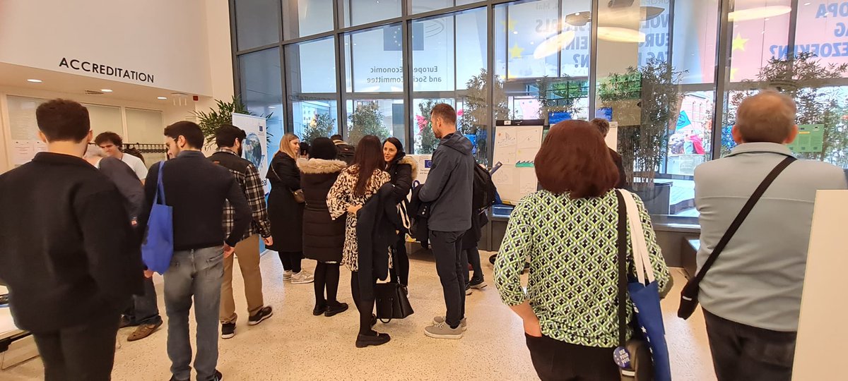 🔴Today at the #EUOpenDay, we presented the #EUBlueDeal 
to anyone coming to the EESC, to have fun with: 
-duck fishing, 
-a quiz on water and,
-a water-themed drawing competition.
💧
We asked people to consider water issues for the upcoming #EUelections2024.