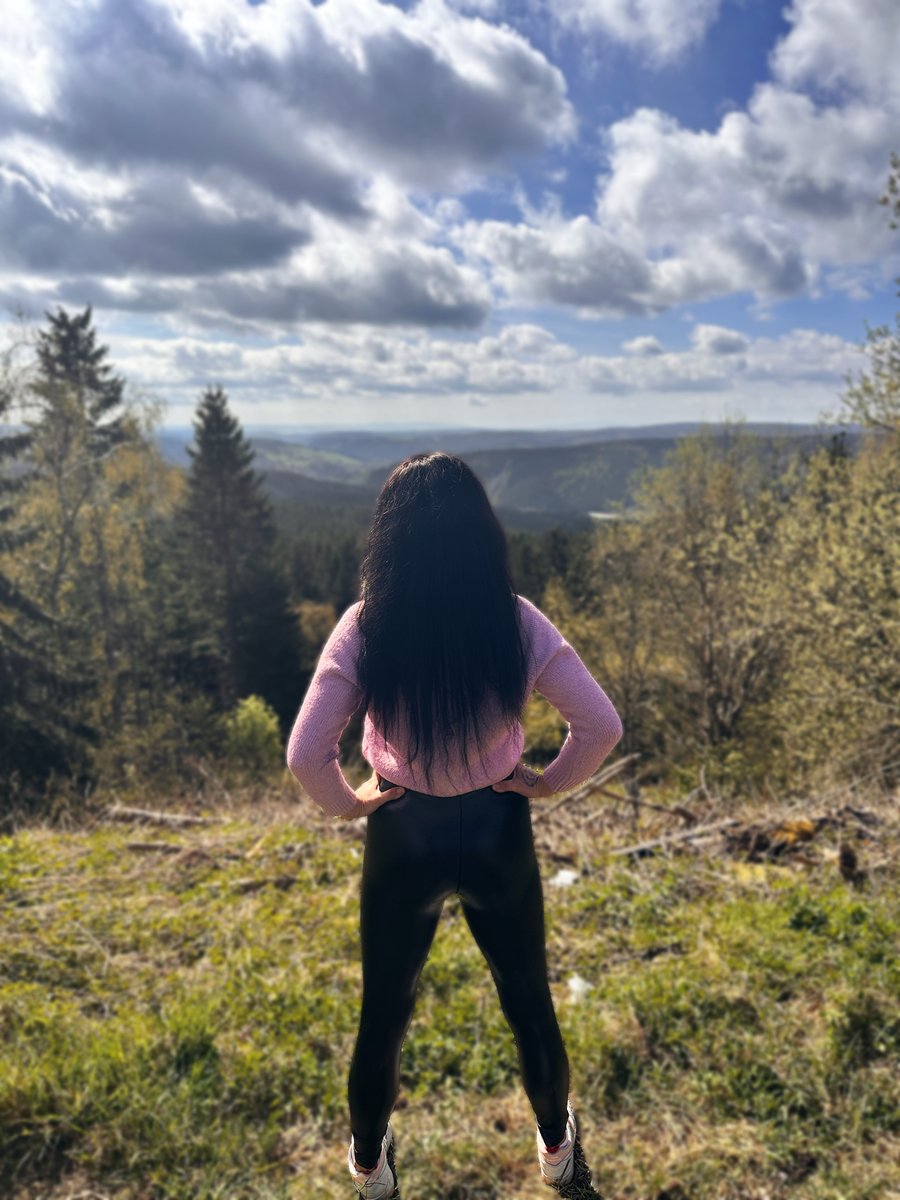 Ein geiles Wochenende liegt vor uns, lasst es uns genießen! 😏

#MiaRoux #wochenende #hot #kiss #fanliebe #Natur