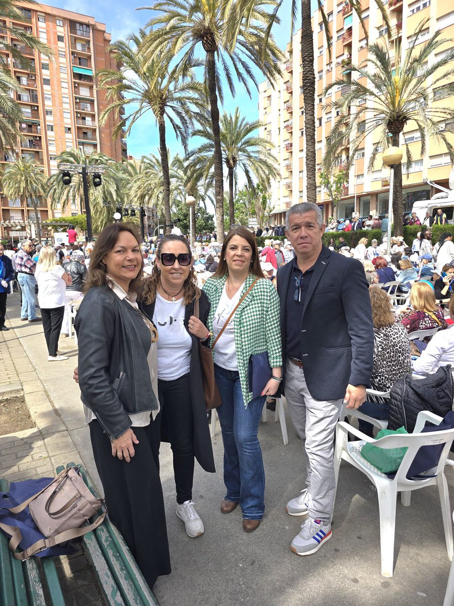 Cucasn's tweet image. Acto central de campaña del @ppcatala en Badalona junto a @anunezfeijoo y @alejandrotgn con este ¡AMBIENTAZO! 🙌🙌 @partidopopular #partidopopular #partitpopular #catalunya