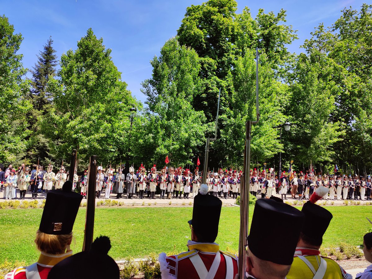 _SEVERVS_'s tweet photo. En los actos del 2 de mayo en Madrid https://t.co/eK84lGfVxF