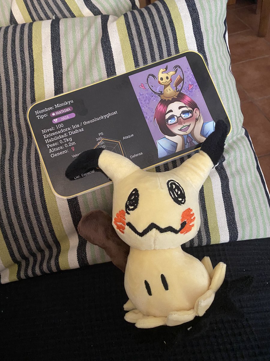 Ahora ya puedo enseñar el regalito de aniversario que le he hecho a mi señora 

El peluche es de <a href="/EvaporatingSun/">Mel🐉COMMS OPEN</a> 
El dibujo de <a href="/ChibiMar_Arts/">Chibi</a> 

Mis artistas se confianza 💜