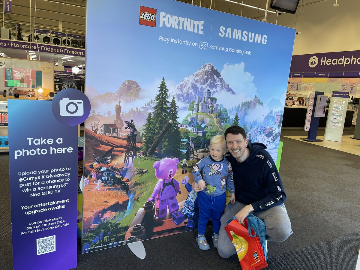 sim0n56's tweet photo. @currys Me and my little man checking out the amazing Samsung QLED TV in your High Wycombe branch! https://t.co/3It29uzEx4