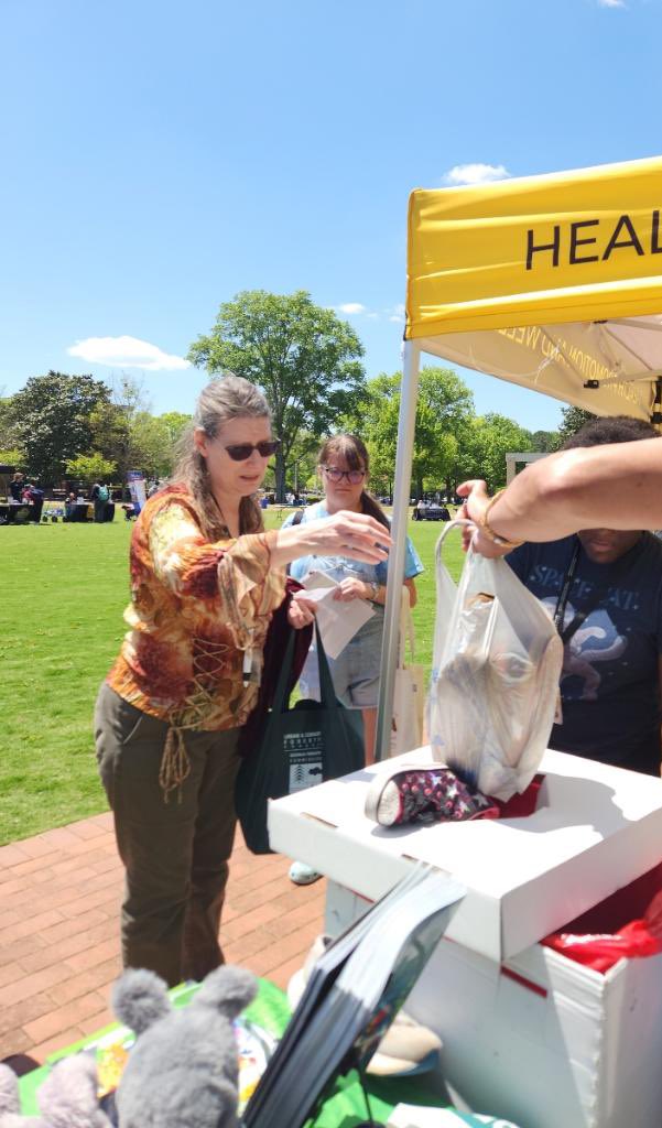 🌎👟 We had a wonderful time celebrating Earth Week at Kennesaw State University! We encouraged students and staff to live sustainably by donating their gently used sneakers. ♻️ #EarthWeek #EcoSneakers #Sustainability