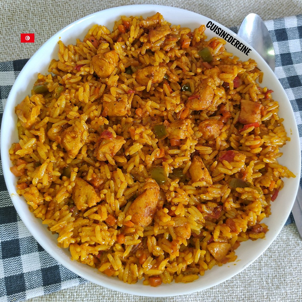 أرز سهل التحضير طريقة التحضير بالفيديو مع تعويض اللحم بالدجاج: youtu.be/Xyu41d1VUOE?si… #Food #Rice #Recipe #Tunisia