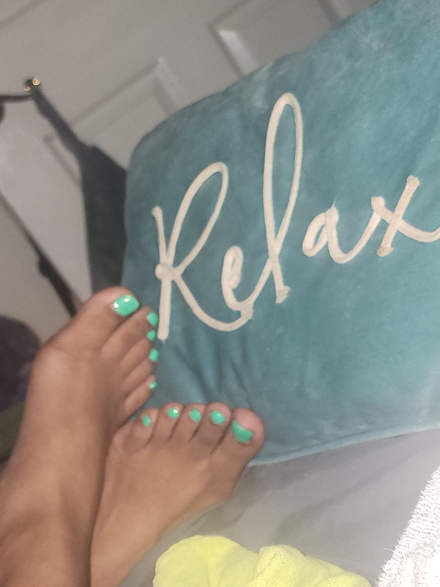 CapricornDom's tweet photo. Kicking back today #restingfeet https://t.co/yPqtkBVQtz