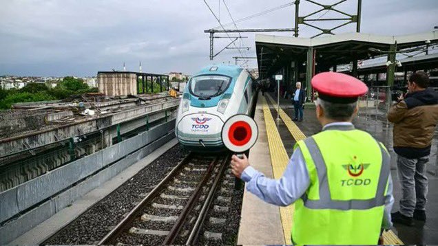 Sivas-İstanbul arası aktarmasız Yüksek Hızlı Tren seferleri başladı. 

14 saatlik yol 7 saate indi.