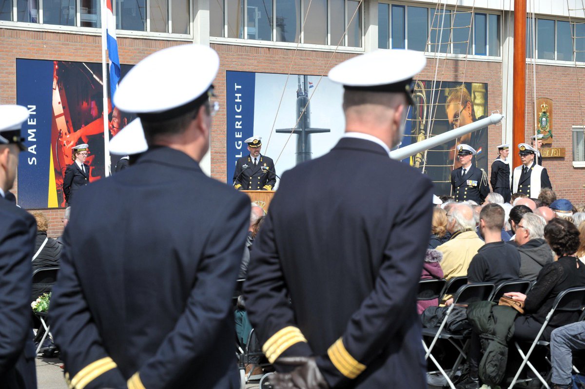 Het eerste klusje van de dag zit er op, nog twee te gaan. Hele mooie herdenking op Steiger-19 bij de Onderzeedienst.
#LestWeForget 
#koninklijkemarine⚓️
#onderzeedienst🐬🇳🇱