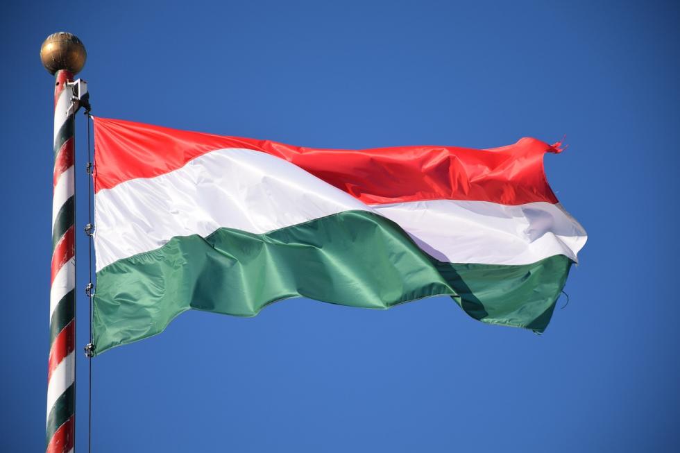 Zeki Türkçülük böyle yapılır.

Macaristan, AB'nin Ermenistan'a 10 milyon Avro yardım etme girişimini, 'aynı yardım Azerbaycan'a da yapılmalı' şartını koyarak veto etti.

Asarız, keseriz yok. Sakince, akıl dolu hamle var.

Macaristan Başbakanı Victor Orban daha önce de,…