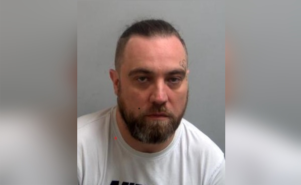 Essex Police say they want to speak with Dean Ersser, 42, who has links with Colchester, Clacton, St Osyth, Jaywick, Harwich and London, in connection with investigation into causing attempted grievous bodily harm with intent essex.police.uk/news/essex/new…