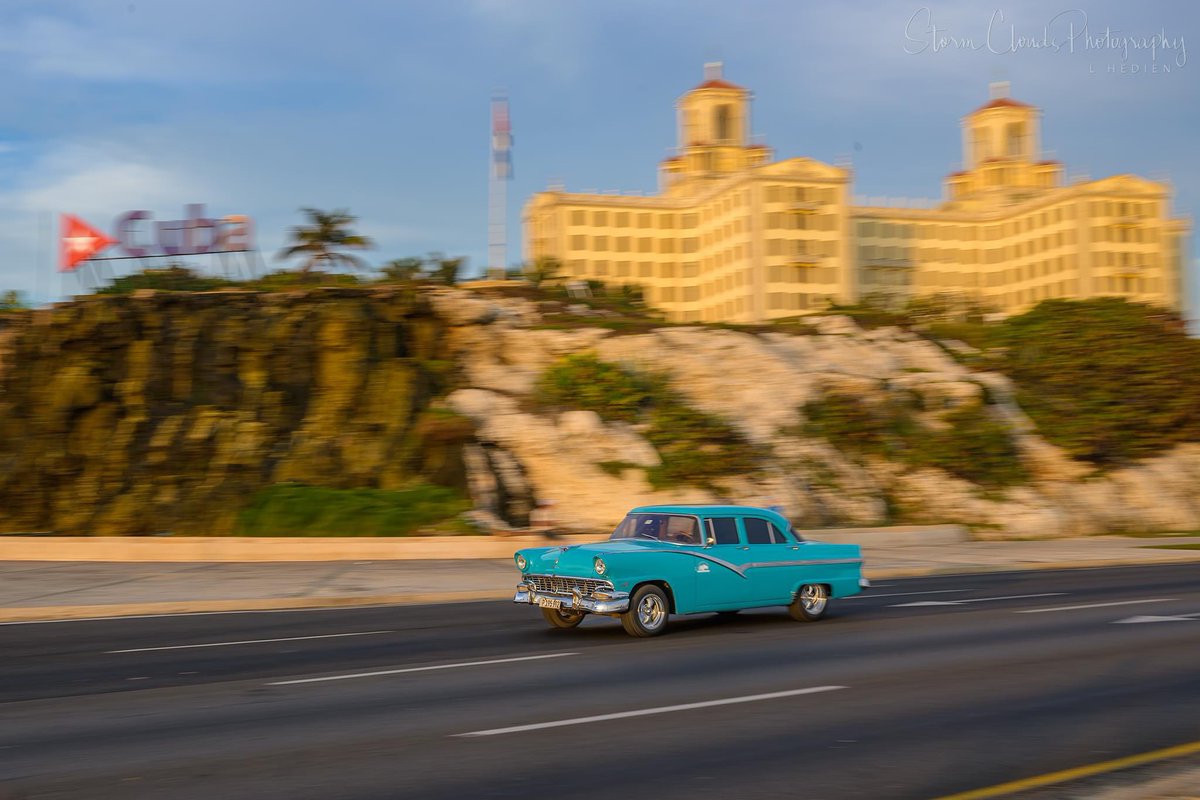 This was #panning with a #camera early morning in #Havana #Cuba! 🇨🇺👍🏻😍 #vintage #sunrise #classiccar #vintage #vehicle #classiccar #classic #travelphotography #beautiful #natgeo #natgeophotos #nikonoutdoors #thephotohour #nikonusa #natgeoyourshot #zcreators @riyets @discovery