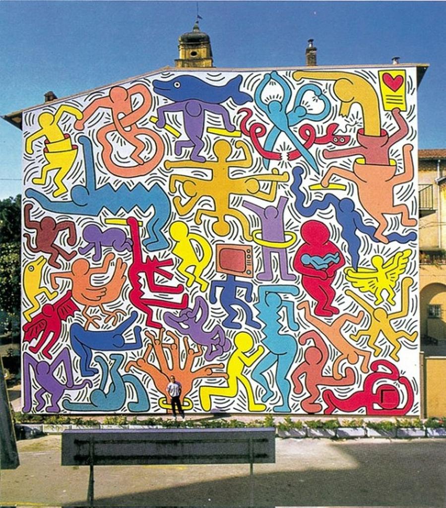 In a rhythmic vitality and strength, thirty figures touch each other: it is the parent energy of the world, 
it is Peace and Harmony 💖🌏🌎🌍

#VentaglidiParole
#UnRifugioNelVerde

The Tuttomondo mural
Pisa
Keith Haring #art #botd