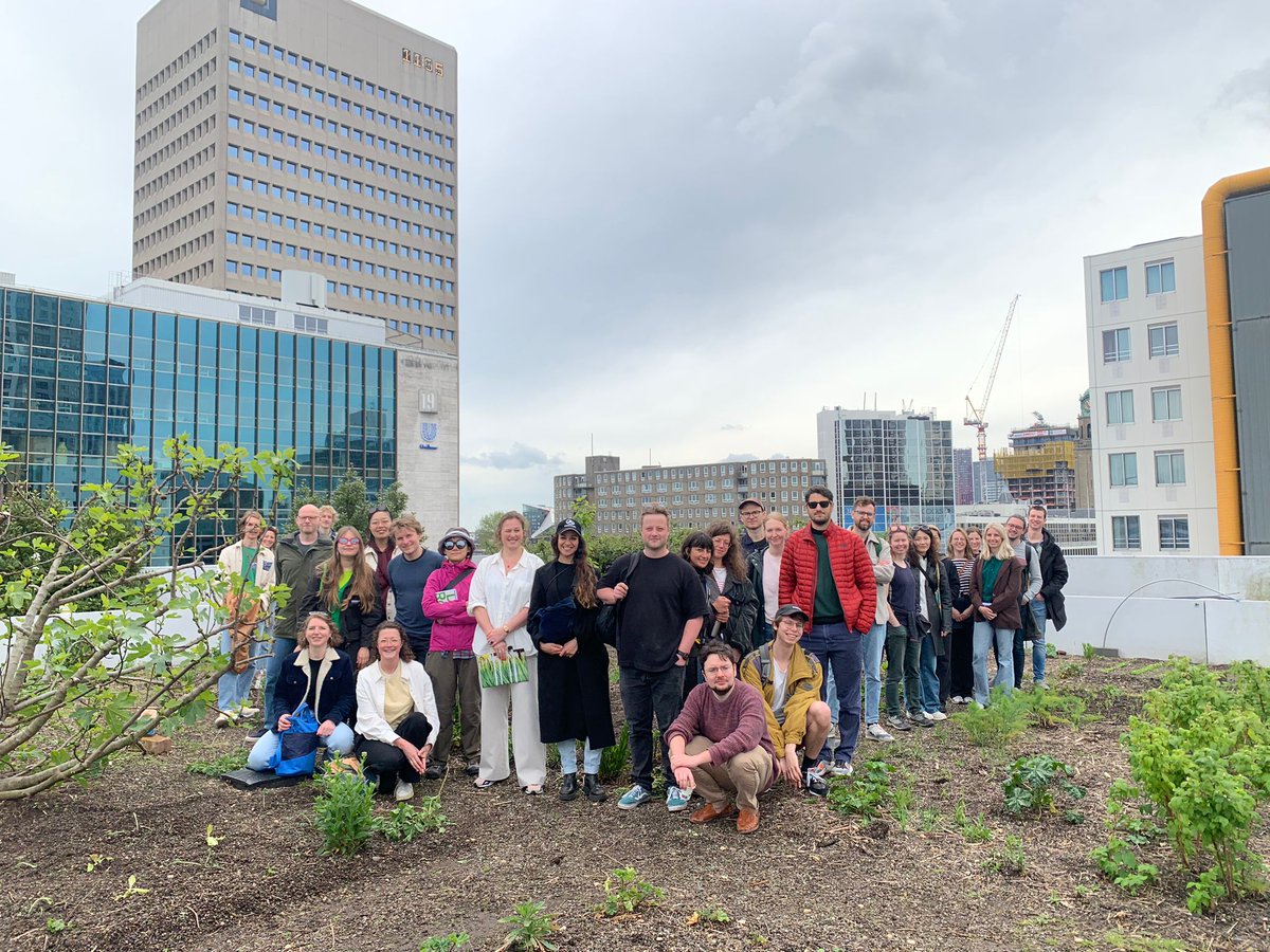 3 tours today together with @ZUSoffice on the #rooftopfarm. On the photo one of the first two groups with students of the Dutch Association of #Garden and #Agriculture Students (nvtl.nl). On an officebuilding downtown #Rotterdam.