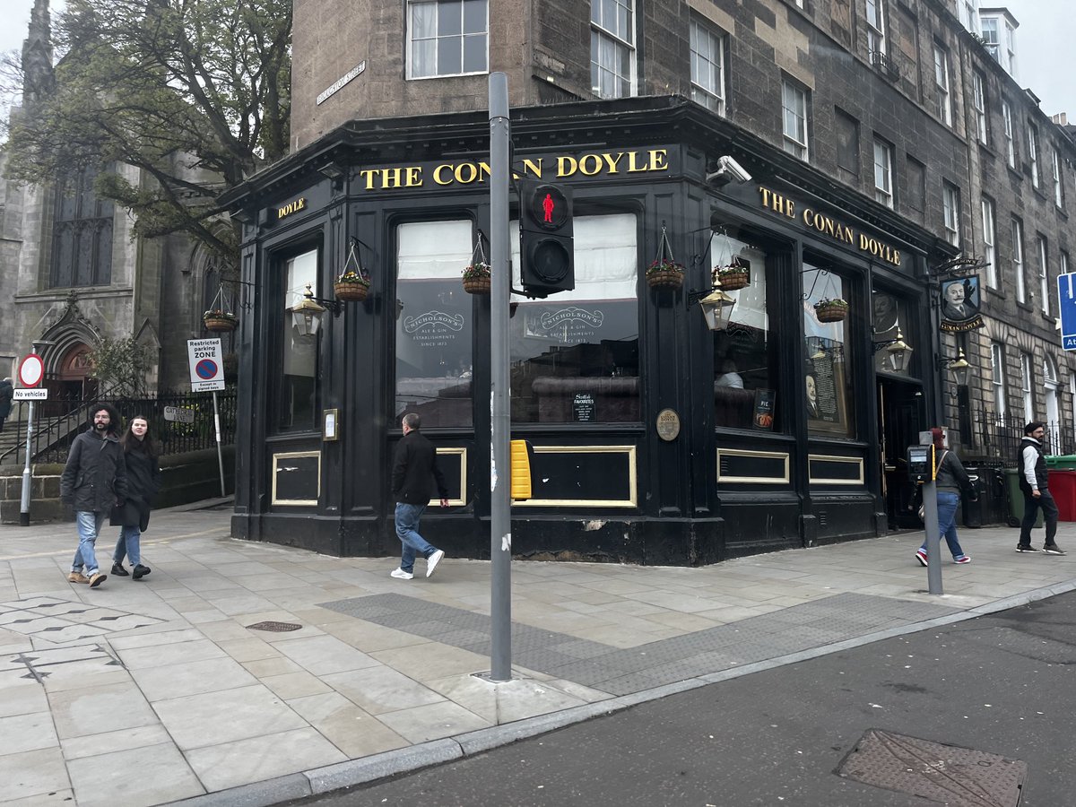 I’m at the Conan Doyle pub where Luc and Ava went for that first drink together…