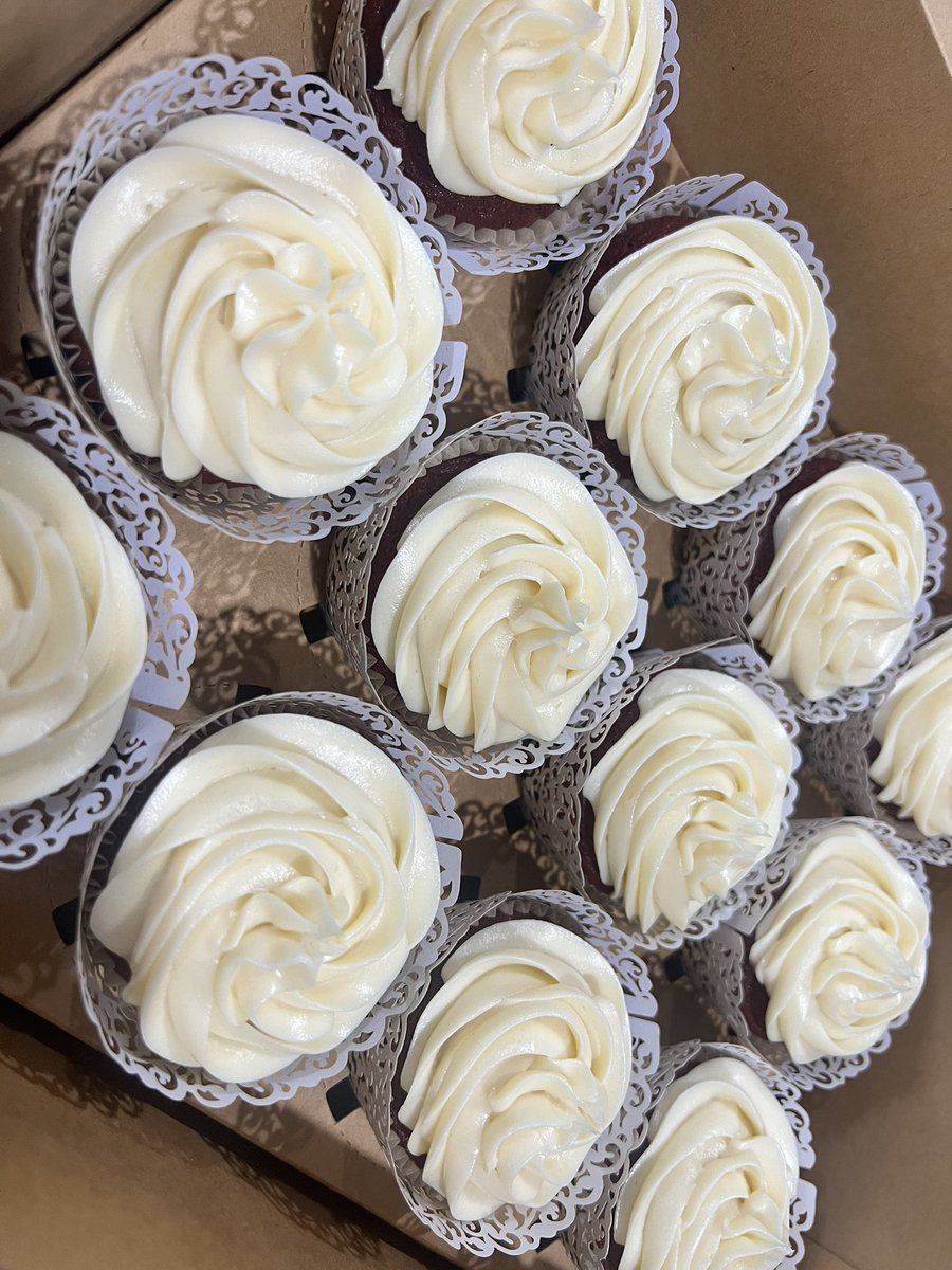 TL cleanse…a former student of mine is getting married….she asked me if I would make my red velvet cupcakes for it 🥹🥹🥹…you think I would say no? 🫶🏽