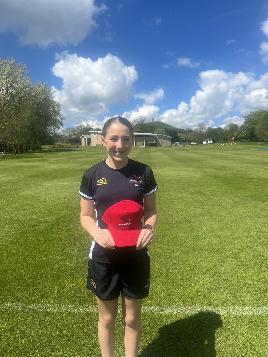 Congratulations Jasmine @CowbridgeCric on making your Wales Under 13 debut @MillfieldPrep today. Have a great day and enjoy every minute of your cricketing journey 🏴󠁧󠁢󠁷󠁬󠁳󠁿