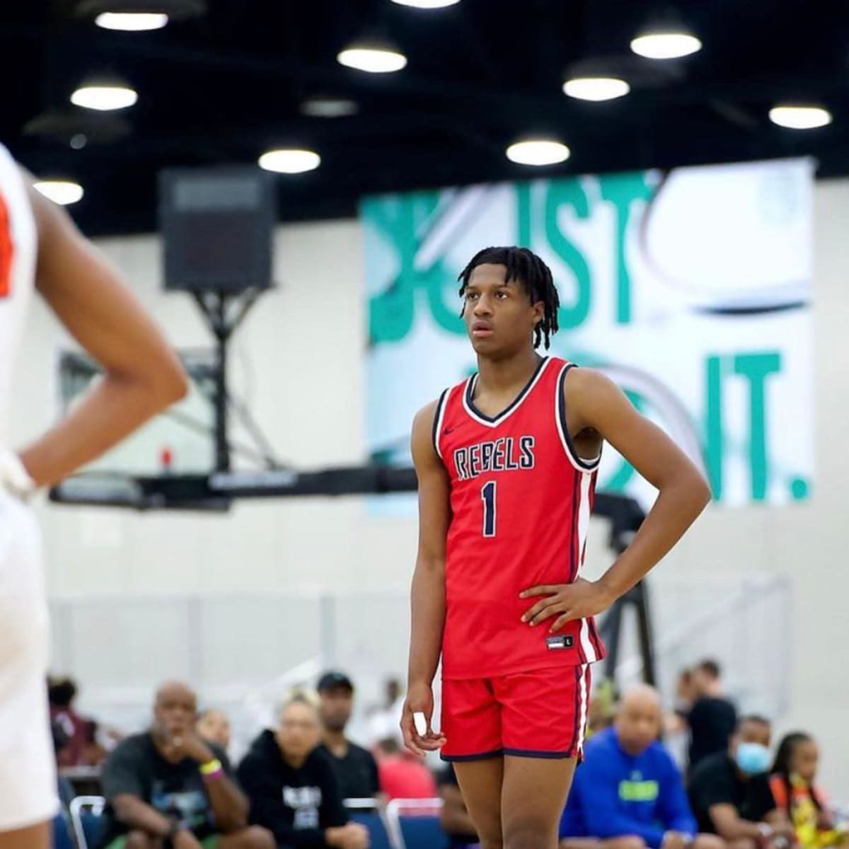 Nike EYBL: Four-star forward Jamier Jones breaks down his final six schools and talks his last visit before his May 12th announcement. Finalist: Houston, LSU, Providence, Ohio State, Kansas and South Carolina Story: 247sports.com/college/basket…