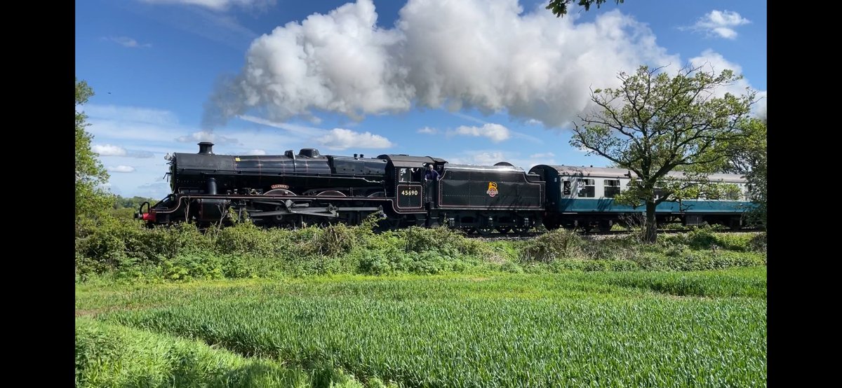 It’s the main weekend of the Festival of Steam at the Epping Ongar Railway. Here’s a thread of some shots from today.