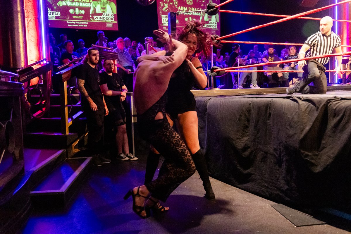 🤯 What was your moment of the night from Arm Drags and Glad Rags this past Tuesday? 📸 @Y2jimbob