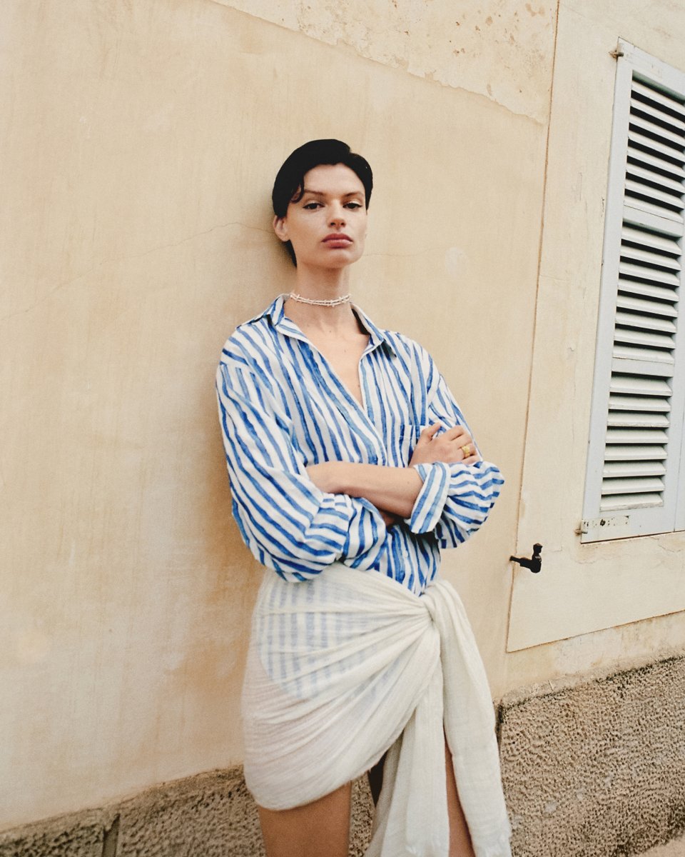 Our new collection is infused with pure Mediterranean style: natural, fresh and effortless 🌀 Get hold of your favourite pieces at go.mango/newnow Shirt: 67008648 #MangoWoman