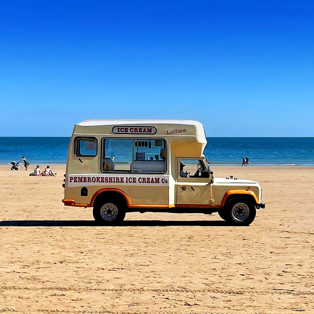 We hope you're having a 'sweet' bank holiday weekend! 🍦 📷 Colin White, Unsplash. #WalesCoastPath #LlwybrArfordirCymru #CroesoCymru #VisitWales #LoveWales #CaruCymru #Wales #Cymru #BeachWalk #BeachLife #CoastalWalk #CoastalWalks #DiscoverWales #WalesCollective #Tenby #IceCream