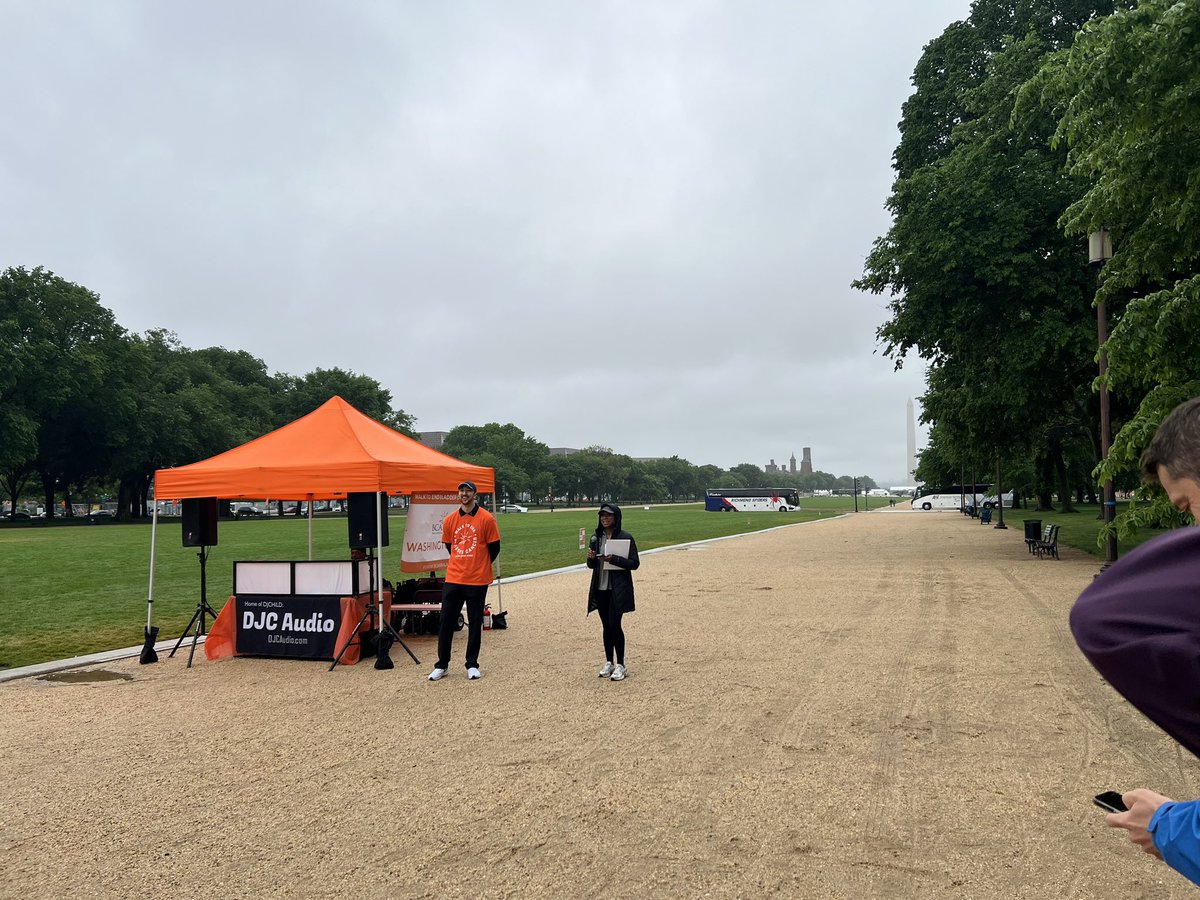 A little rain won’t stop us from joining @BladderCancerUS with Team @apolo_andrea for BCAN Walk to End Bladder Cancer DC! @SaadAtiq24 @EliasChandran