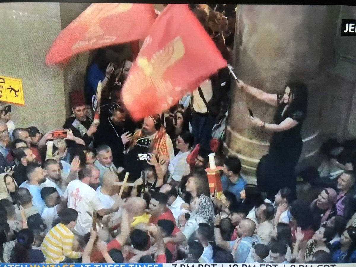 @rita_minassian @firstpost Շատ շնորհակալություն!Yes,the energy,spirit,faith& joy of the devotees’re a treat to feel;right now,a joyous group of flag-waving gatherers’re chanting robustly& sonorously in Arabic💙
This’s what makes #Jerusalem such a magical place;missing it,esp.the #ArmenianQuarter& #HaKotel!