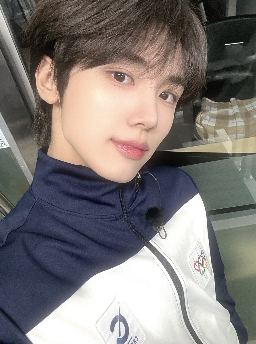 240504 seongmin 🫧 🐰: hi! 🐰: i tried using hi instead of hyarya (also ‘hi’ but in seongmin way) heh 🐰: 📸 x2 🐰: today was tiring bcs i did some workout 🐰: phew 🥲 🐰: today’s workout done✨ 🐰: the members posted it like this 🐰: to like showing off their muscles 🐰: kkkkkk…