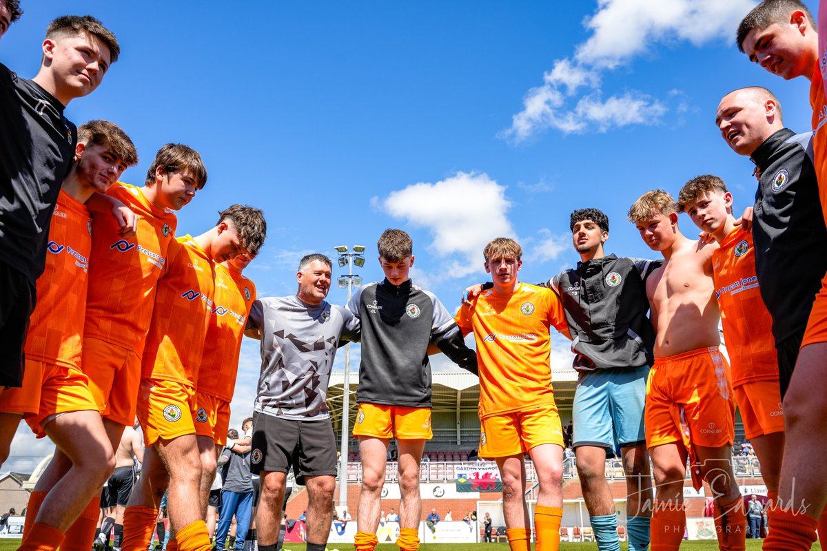 All the action from this mornings CAFL U16s Cup Final between @AmmanfordAFC U16s and @GardenVillage12 U16s. A very even game with Ammanford holding out to claim the victory. Full gallery can be found here↓📸 jamieedwardsphotos.com/gallery/caflu1…