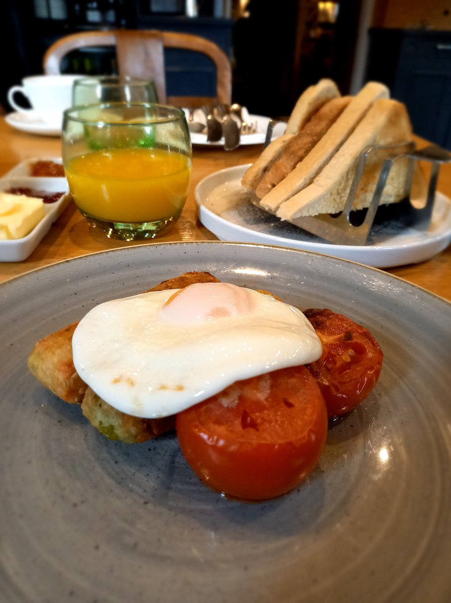 It's always time to treat yourself to a fabulous mini break in the beautiful town of Kirkby Lonsdale! 🥰🍳 Book your stay with us here > bit.ly/3Us1NAf