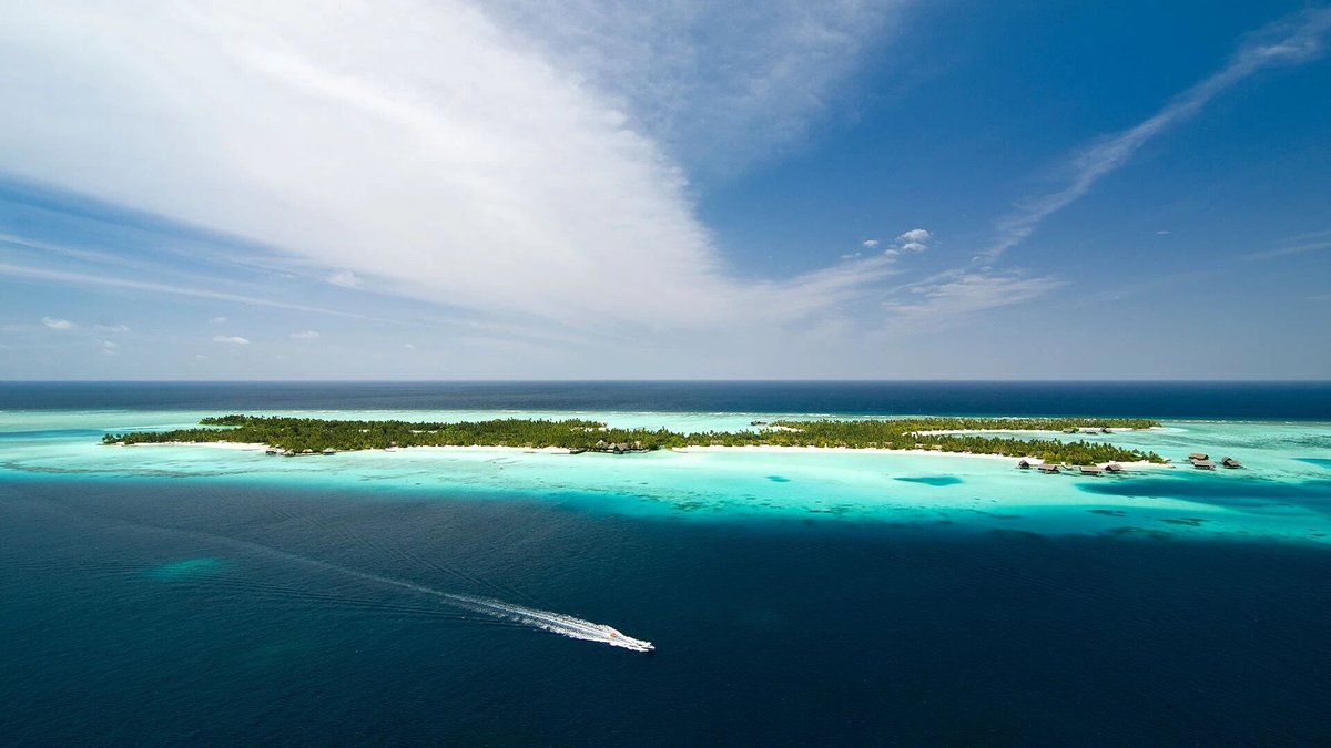 traveling_bloke's tweet photo. Escape to heaven at One&Only Reethi Rah, where luxury meets breathtaking natural beauty. Indulge in world-class π½οΈ, pristine private ποΈ, & unforgettable experiences. π΄βοΈ https://t.co/3ecy1FChqY #OneandOnly #ReethiRah #LuxuryTravel https://t.co/nnpMrrt33w
