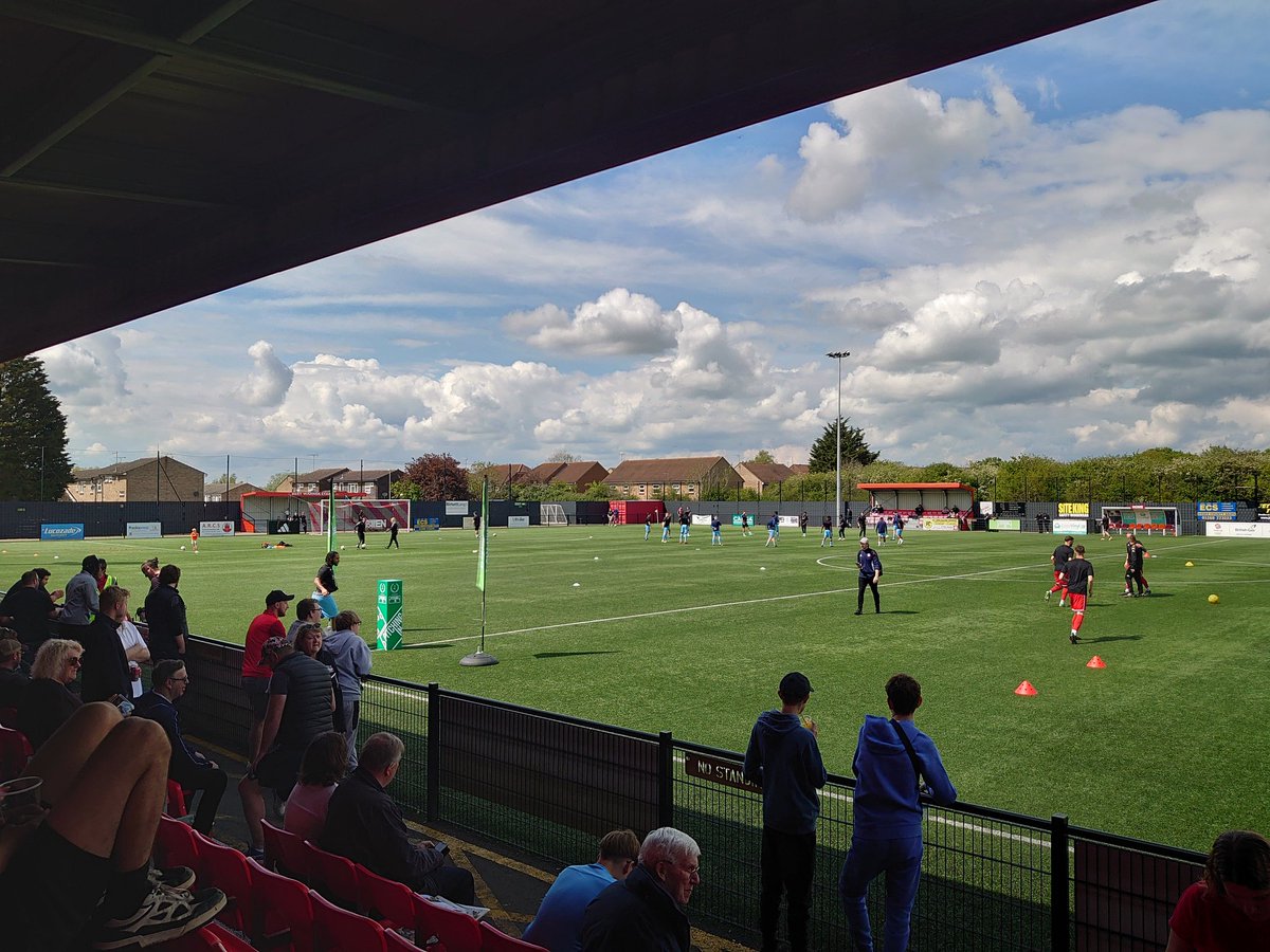 Welcome to The Len Salmon Stadium for @Bowerspitseafc Vs @BrentwoodTownFC in the @IsthmianLeague North Play off final, teams out going through pre match prep currently #nonleague #nonleaguefootball