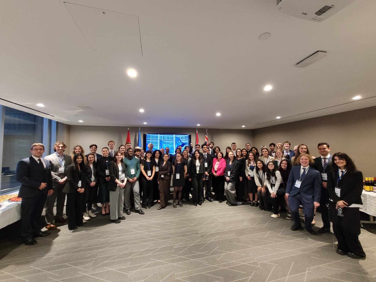 Hungary_Toronto's tweet image. 60 students joined a Model EU simulation, deepening their understanding of EU operations. Inspiring speeches were given by @EUAmbCanada Melita Gabric, Brian Glynn and Mate Igaz, . Thanks to all EU consulate leaders for their support. #ModelEU #EUinToronto 🇪🇺🇨🇦