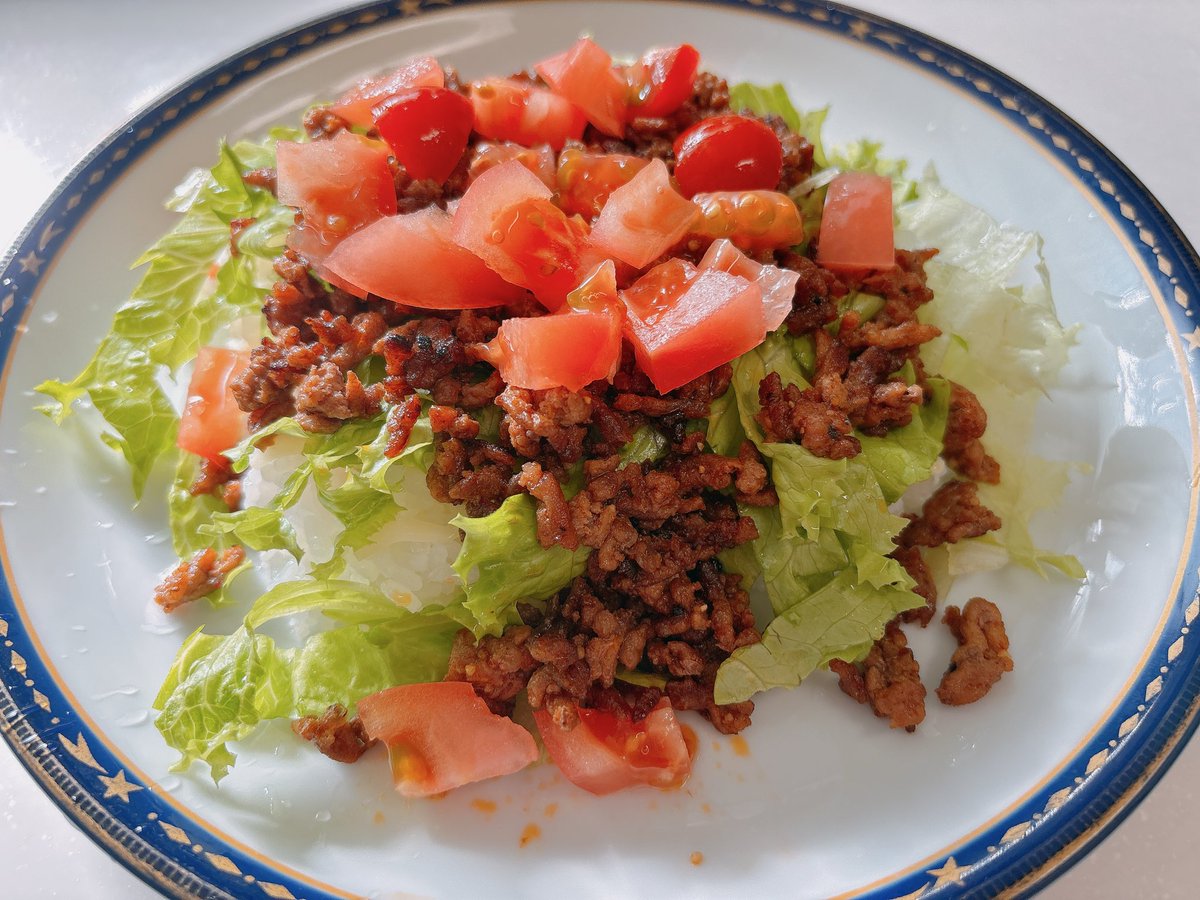 好物のタコライス作ってみた！
簡単で美味しかった〜！
野菜摂れるし節約料理としても良いかも！