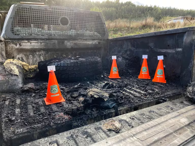 No hubo enfrentamiento. Tras ser emboscados, los 3 carabineros de Cañete fueron ejecutados con disparos en el rostro y posteriormente incinerados en la parte trasera de la camioneta.